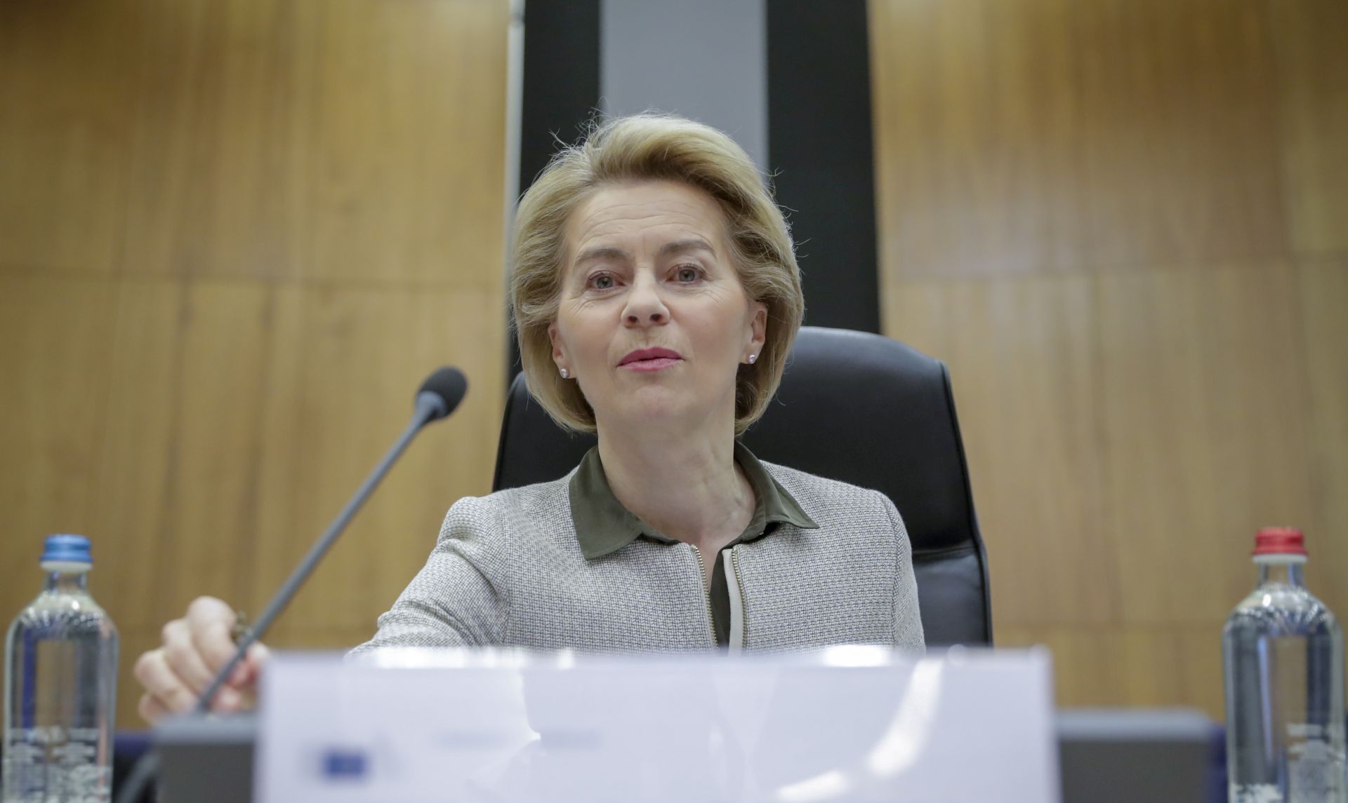 epa08248415 European Union (EU) Commission President Ursula Von der Leyen during the weekly college meeting of the European Commission in Brussels, Belgium, 26 February 2020.  EPA/OLIVIER HOSLET