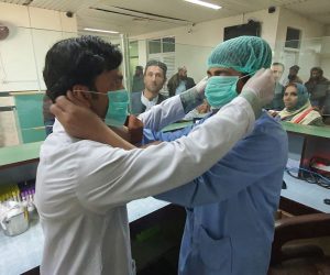 epa08248392 Pakistani hospital staff wear protective masks after positive cases of coronavirus and COVID-19 were reported in neighboring Afghanistan and Iran, in Quetta, Balochistan province, Pakistan, 26 February 2020. Neighboring countries Pakistan, Afghanistan, Turkey, Iraq and Armenia have closed their borders to Iran in a bid to contain the spread of coronavirus after multiple cases were reported in Iran.  EPA/JAMAL TARAKAI