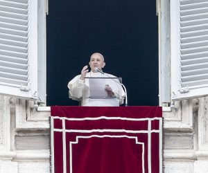epa08261803 Pope Francis leads his Sunday Angelus prayer from the window of his office overlooking Saint Peter's Square at the Vatican, 01 March 2020.  EPA/FABIO FRUSTACI