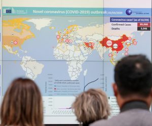 epa08264568 A view of a map of the world displayed on a screen showing the evolution of the novel coronavirus Covid-19 outbreak, at the Emergency Response Coordination Centre (ERCC) in Brussels, Belgium, 02 March 2020.  EPA/STEPHANIE LECOCQ