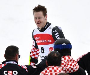 epa08264686 Second placed Filip Zubcic of Croatia celebrates with his team after the Men's Giant Slalom race at the FIS Alpine Skiing World Cup in Hinterstoder, Austria, 02 March 2020.  EPA/CHRISTIAN BRUNA