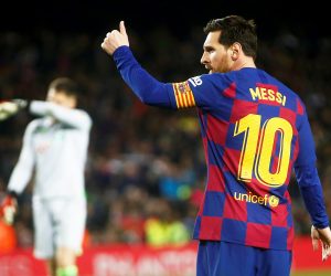 epa08277235 FC Barcelona's Lionel Messi reacts after scoring the 1-0 lead from the penalty spot during the Spanish La Liga soccer match between FC Barcelona and Real Sociedad at Nou Camp stadium in Barcelona, Spain, 07 March 2020.  EPA/QUIQUE GARCIA