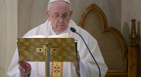 Katolici širom svijeta molili s Papom za kraj pandemije koronavirusa