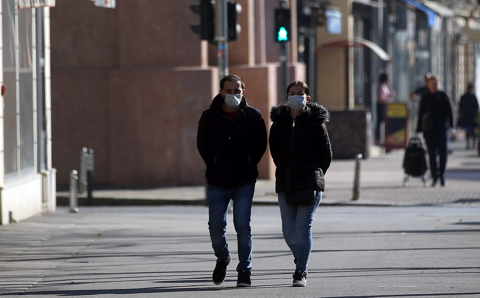 Zagreb, 20.03.2020. - Ljudi sa zaštitnim maskama u Vlaškoj ulici.
Foto HINA/ Dario GRZELJ/ dag