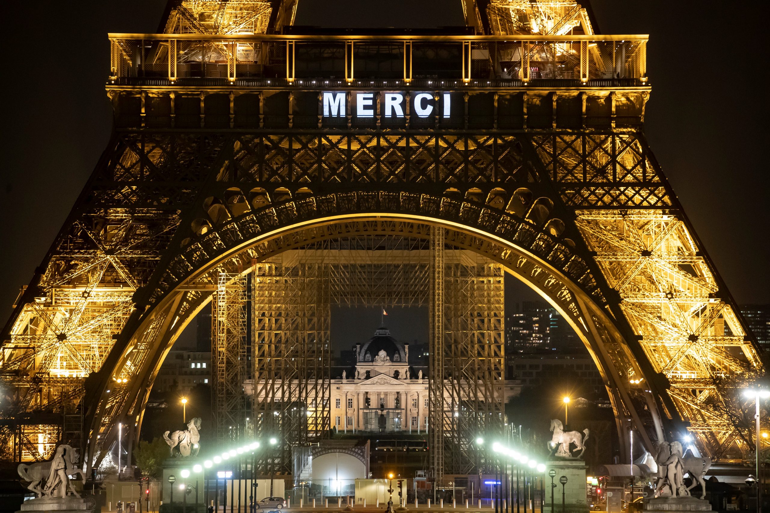 epaselect epa08327564 The word 'Merci' (Thank You) is projected on the Eiffel Tower to honor all personnel contributing to the effort to combat the SARS-CoV-2 coronavirus causing the Covid-19 disease, in Paris, France, 27 March 2020. France is under lockdown in an attempt to stop the widespread of the SARS-CoV-2 coronavirus causing the Covid-19 disease.  EPA/IAN LANGSDON