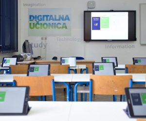 01.04.2016., Zagreb -  Svecano otvorenje Carnetove i Samsungove digitalne ucionice u OS Horvati. 
Photo: Davor Puklavec/PIXSELL