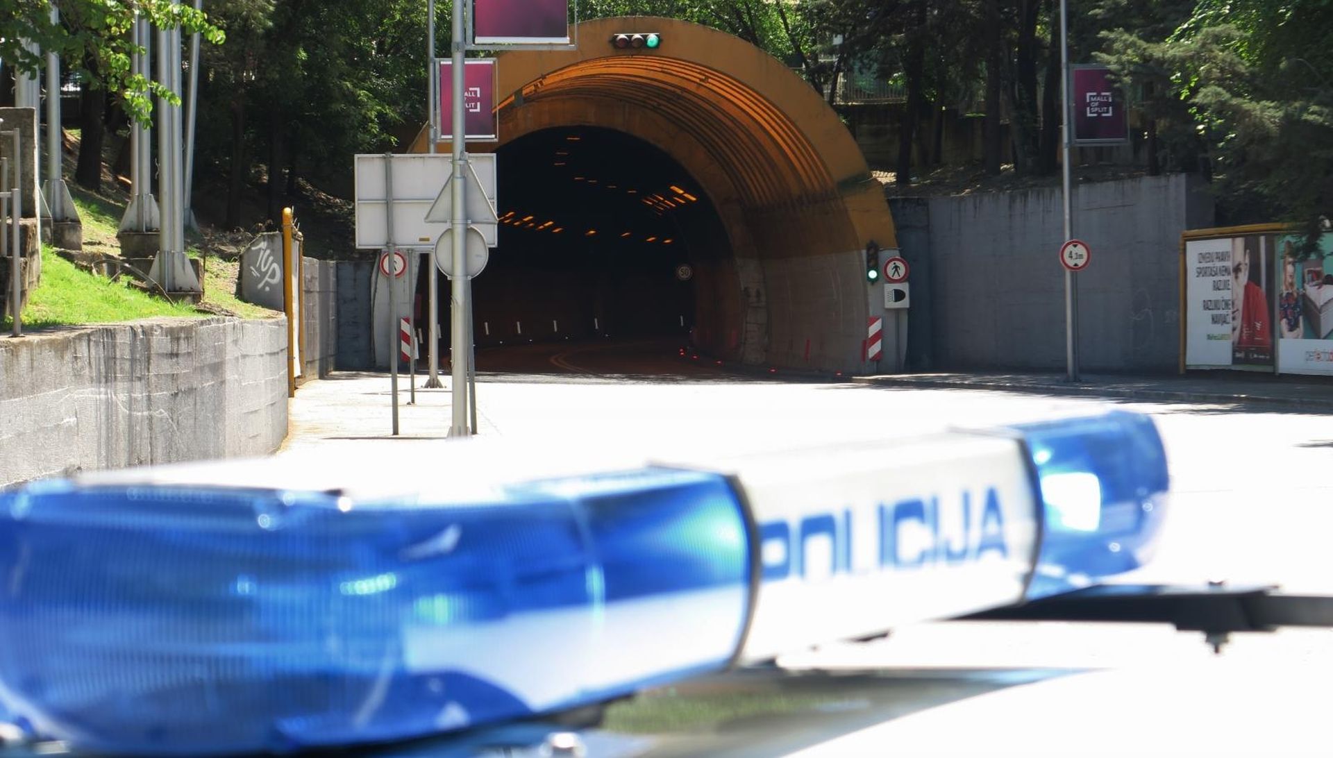 07.05.2016., Split - Motociklist poginuo u sudaru s automobilom u tunelu Marjan. Zbog ocevida tunel je zatvoren. Photo: Ivo Caganj/PIXSELL