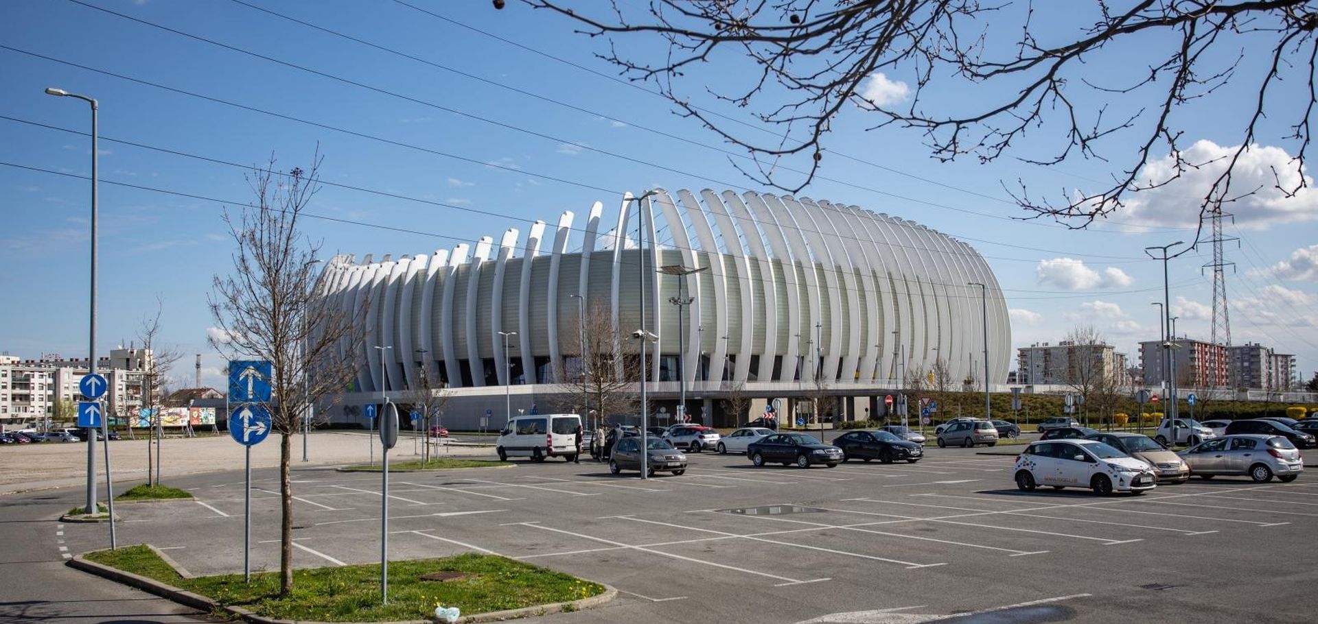 14.03.2020., Zagreb - Djelomicno prazno parkiraliste Arena centra ukazuje na smanjen priljev kupaca u popodnevnim satima.
Photo: Davor Puklavec/PIXSELL