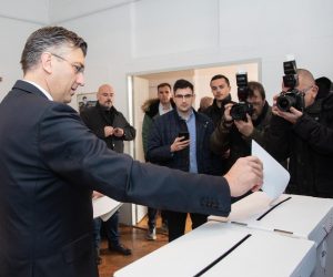 15.03.2020., Zagreb - Premijer Andrej Plenkovic glasao je na unutarstranackim izborima HDZ-a na izbornom mjestu u Slovenskoj 13.
Photo: Davor Puklavec/PIXSELL