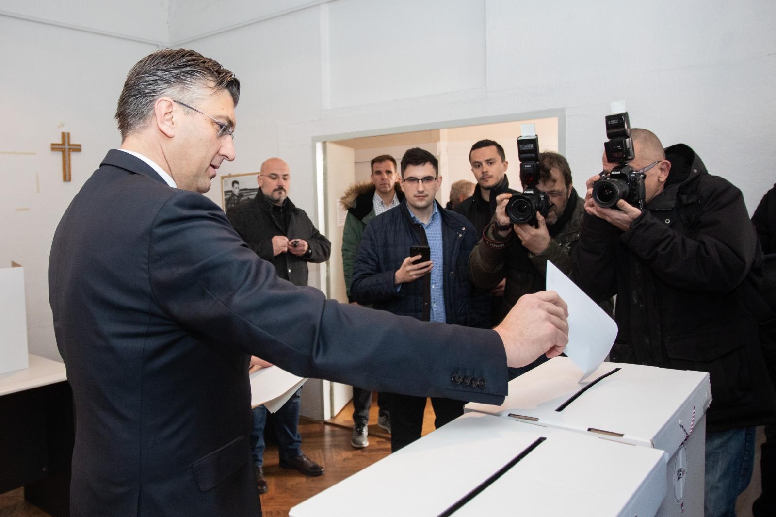 15.03.2020., Zagreb - Premijer Andrej Plenkovic glasao je na unutarstranackim izborima HDZ-a na izbornom mjestu u Slovenskoj 13.
Photo: Davor Puklavec/PIXSELL