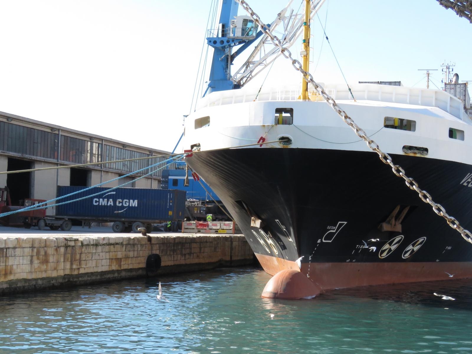 19.02.2015., Split - U splitskoj sjevernoj luci smrtno je stradao muskarac prilikom utovara kontejnera na brod. Photo: Ivo Cagalj/PIXSELL