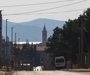 21.03.2020., Zadar - Prazne ulice Zadra na prvi dan proljeca zbog koronavirusa. Photo: Marko Dimic/PIXSELL