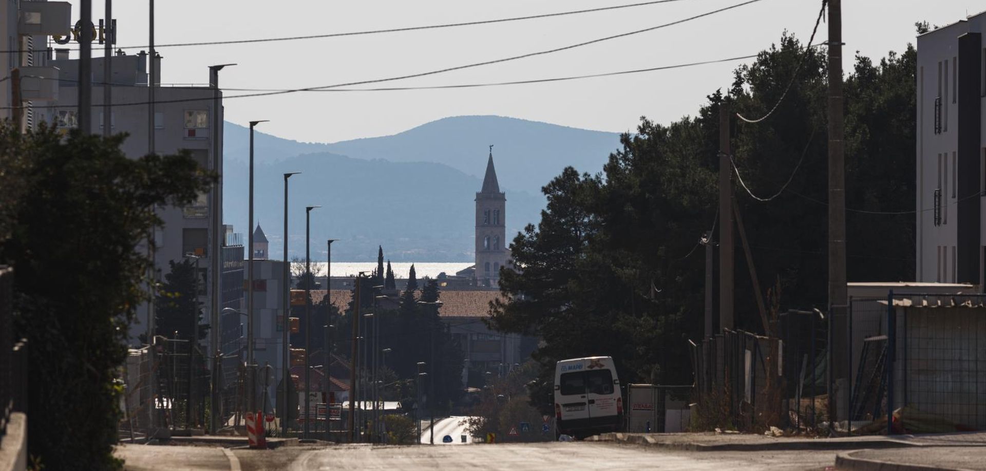 21.03.2020., Zadar - Prazne ulice Zadra na prvi dan proljeca zbog koronavirusa. Photo: Marko Dimic/PIXSELL