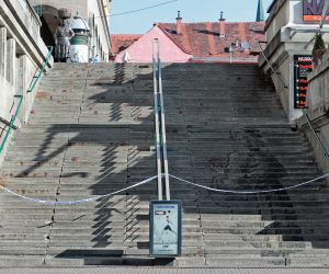 23.03.2020., Zagreb - Trznica Dolac. Odlukom Kriznog stožera zatvorene sve trznice. Photo: Sanjin Strukic/PIXSELL