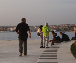 29.03.2020 Zadar - Zadrani izasli na Pozdrav Suncu na zrak i predivan zalazak. Photo: Marko Dimic/PIXSELL