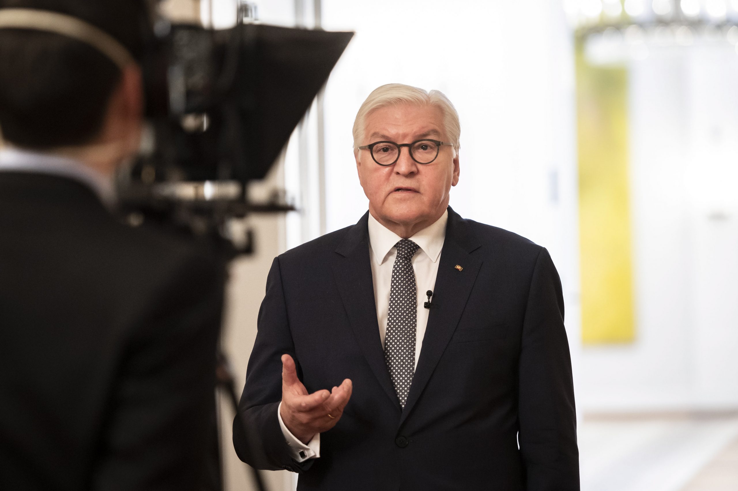 epa08338096 A handout photo made available by the German Government Press Office (BPA) shows German President Frank-Walter Steinmeier speaks during the taping of his address to the nation regarding the coronavirus crisis, in Berlin, Germany, 02 April 2020.  EPA/Sandra Steins/BPA / HANDOUT  HANDOUT EDITORIAL USE ONLY/NO SALES