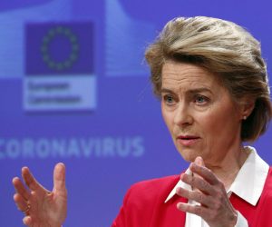 epa08338341 European Commission President Ursula von der Leyen holds a news conference detailing EU efforts to limit economic impact of the coronavirus disease (COVID-19) outbreak, in Brussels, Belgium, 02 April 2020.  EPA/FRANCOIS LENOIR / POOL