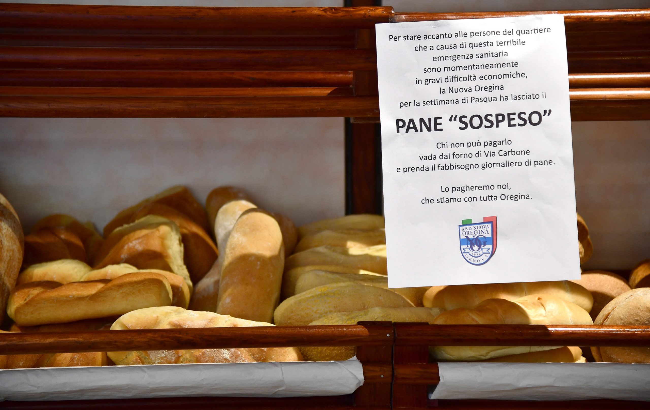 epa08339425 The 'suspended bread', an initiative to offer bread to people in need, realized by a sports club and a bakery store in Oregina district in Genoa, northern Italy, 02 April 2020. Italy is under lockdown in an attempt to stop the widespread of the SARS-CoV-2 coronavirus causing the Covid-19 disease.  EPA/LUCA ZENNARO