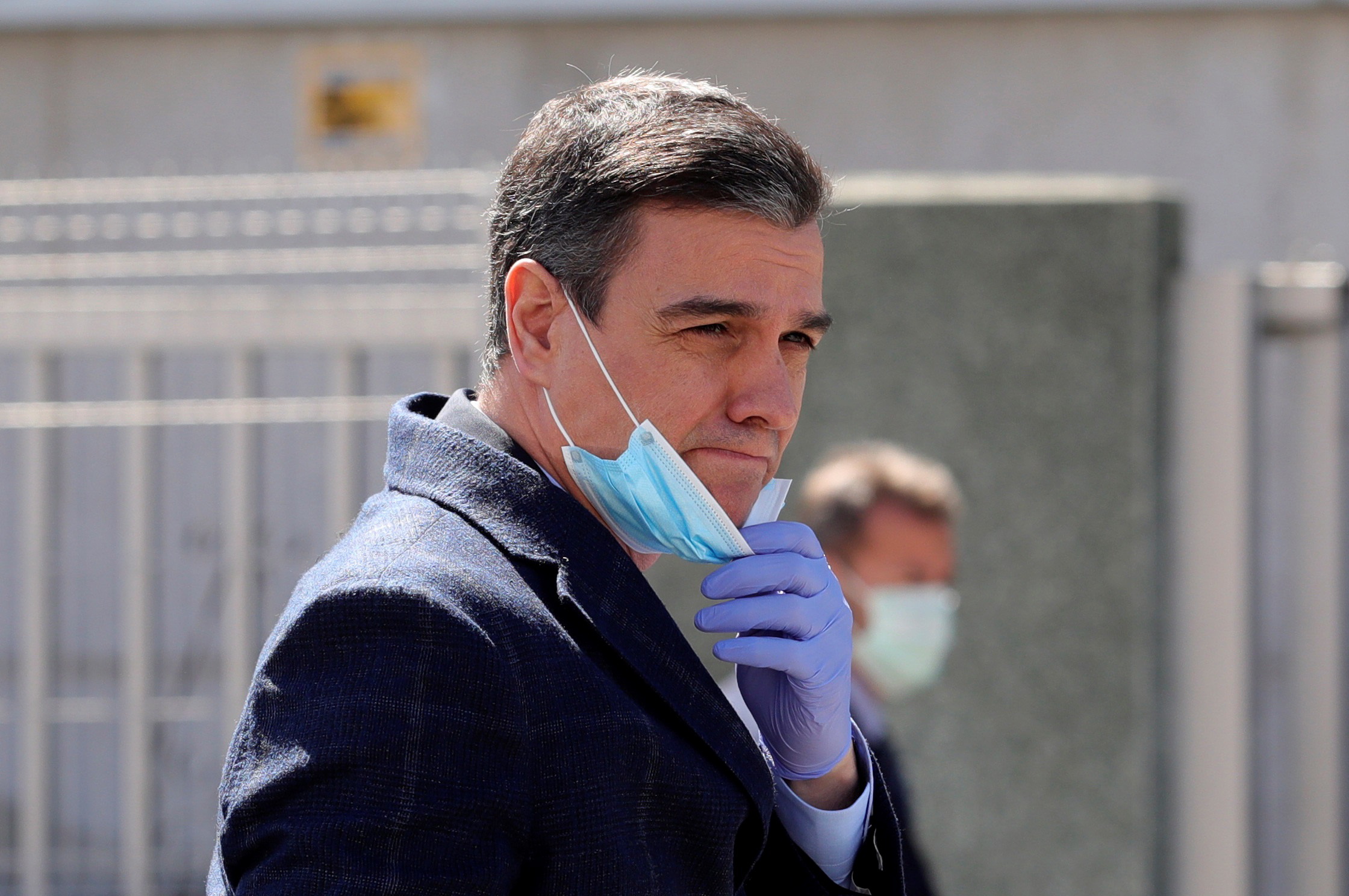 epa08340697 Spansih Prime Minister, Pedro Sanchez, arrives to Hersill factory in Mostoles, Madrid, Spain, 03 April 2020. The company will be manufacturing a 100 ventilators per day in order to supply hospitals. The Government has signed a contract for a total of 5,000 ventilators to be supplied during the next weeks.  EPA/JuanJo Martín