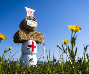 epa08360361 A figure made of bales of straw dressed as a medical nurse in a field near Duillier, Switzerland, 13 April  2020, to thank the nursing staff for their efforts during the spread of the pandemic Coronavirus (COVID-19) disease.  EPA/JEAN-CHRISTOPHE BOTT