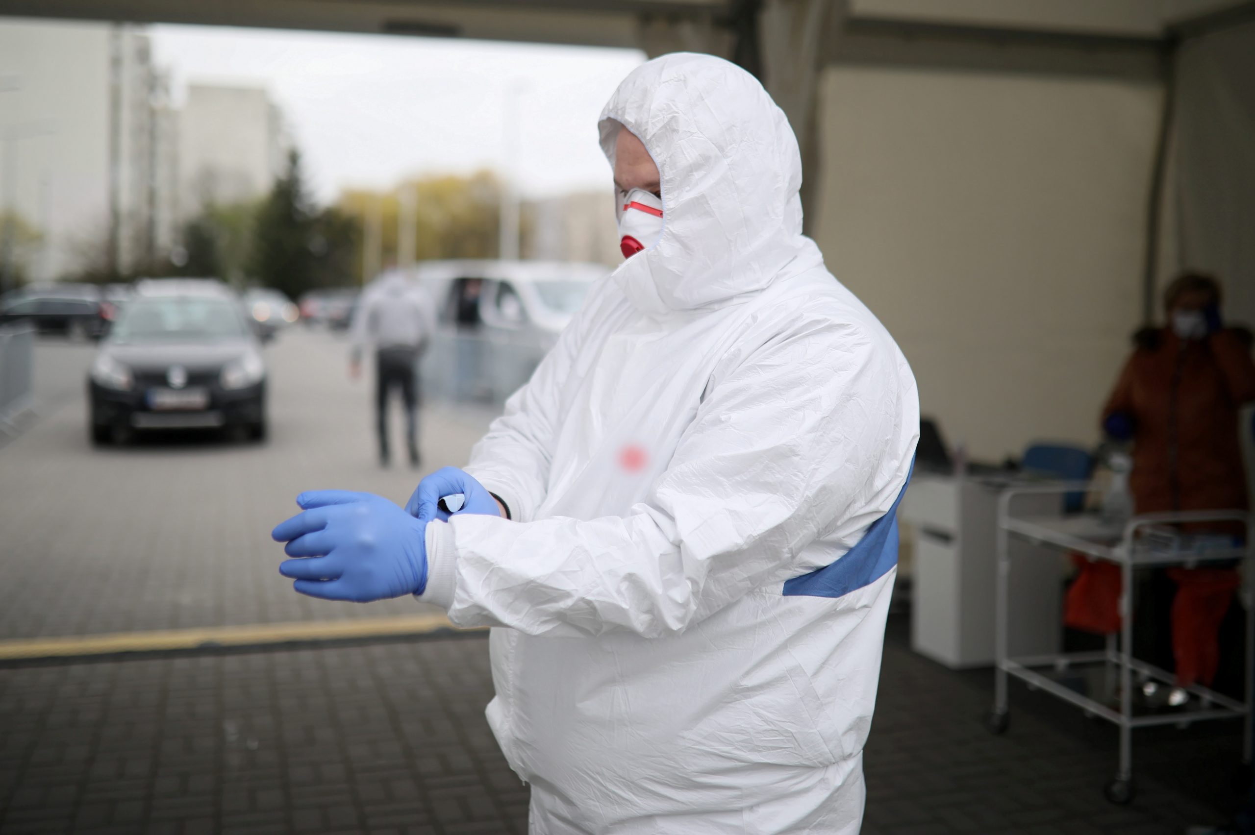 epa08363510 A Polish medical staff works at a drive-thru COVID-19 testing lab in Warsaw, Poland, 15 April 2020. Countries around the world are taking increased measures to stem the widespread of the SARS-CoV-2 coronavirus which causes the COVID-19 disease.  EPA/LESZEK SZYMANSKI POLAND OUT