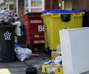 epa08366453 Because of a combination of the Covid-19 lockdown and recent panic buying, bin collections are falling behind in city centres, resulting in mountains of rubbish developing, in Leicester, Britain, 16  April 2020.  EPA/TIM KEETON