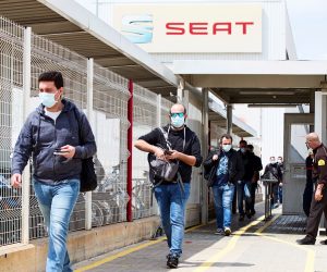 epa08387154 Employees leave the Seat factory after finishing their daily shift in Barcelona, Spain, 27 April 2020. Seat factory reopened today with safety regulations such as the mandatory use of protective face masks, after being completely shut down for several weeks. Spain starts its seventh week of lockdown ordered by the Government in an attempt to flatten the coronavirus curve.  EPA/Alejandro Garcia
