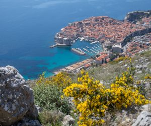 17.04.2020., Srdj, Dubrovnik - Pogled na povijesnu jezgru grada.
Photo: Grgo Jelavic/PIXSELL