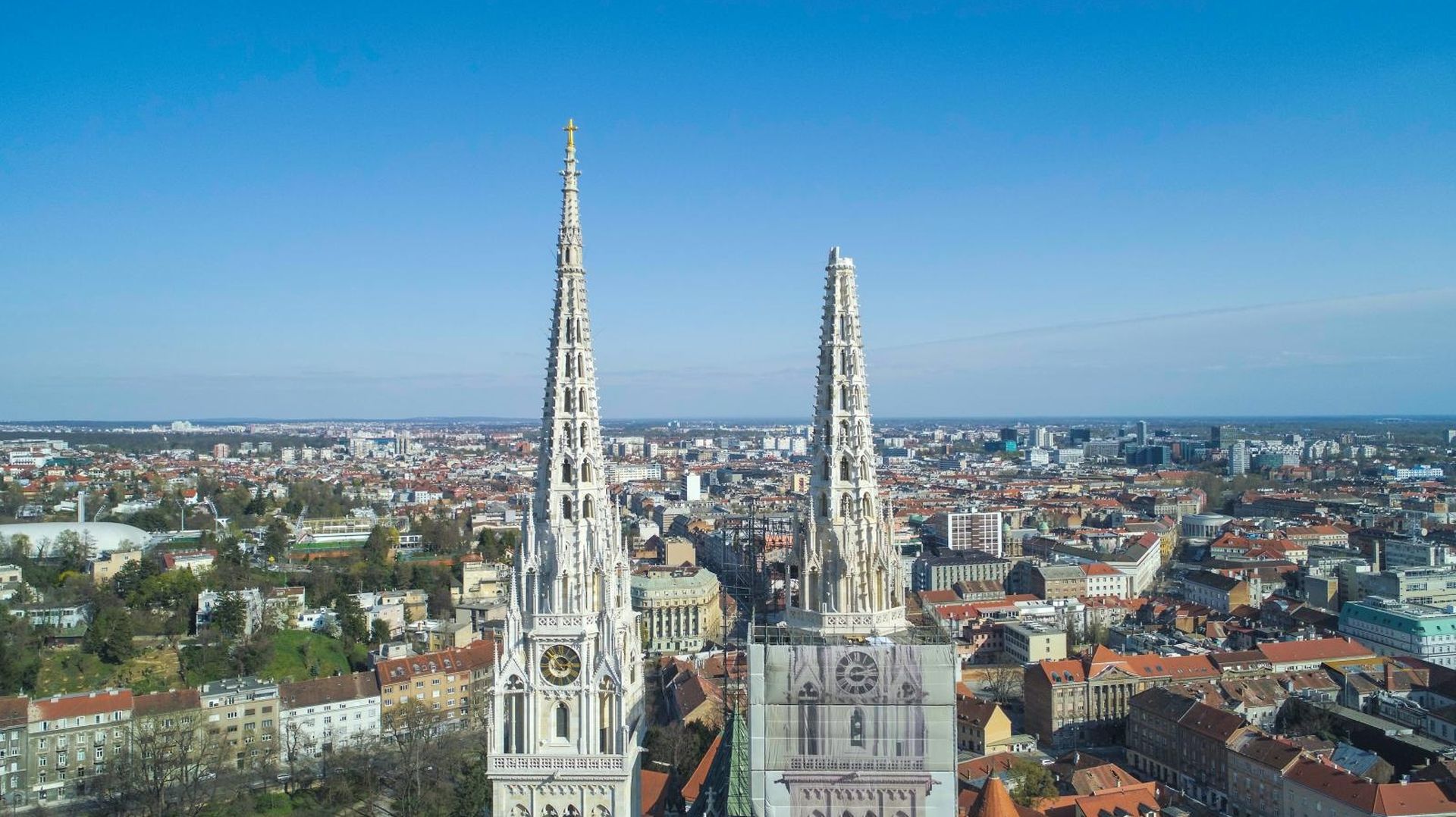 22.03.2020., Zagreb - Fotografija katedrale iz zraka nakon potresa 22. ozujka 2020. u kojemu je ostecen desni toranj i kriz. Photo: PIXSELL