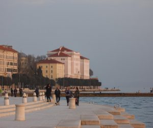 29.03.2020 Zadar - Zadrani izasli na Pozdrav Suncu na zrak i predivan zalazak. Photo: Marko Dimic/PIXSELL