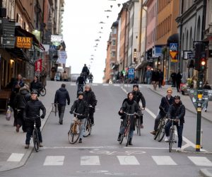 The spread of the coronavirus disease (COVID-19) in Stockholm Cyclists wait for green light on a street in the Sodermalm district, as the spread of the coronavirus disease  continues (COVID-19) in Stockholm, Sweden April 1, 2020. TT News Agency/Jessica Gow  via REUTERS   ATTENTION EDITORS - THIS IMAGE WAS PROVIDED BY A THIRD PARTY. SWEDEN OUT. NO COMMERCIAL OR EDITORIAL SALES IN SWE TT NEWS AGENCY