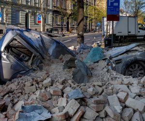 01.04.2020., Zagreb - Posljedice potresa u ulici Jurija Zerjavica. Potpuno unisteni Land Rover Discovery. 
Photo: Tomislav Miletic/PIXSELL