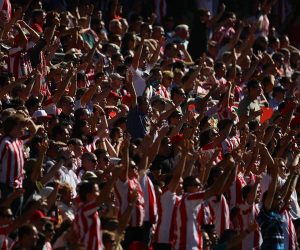 AUGUST 30, 2009 - Football : Athletic fans waves during the La Liga match between Athletic Club and RCD Espanyol at the San Mames on August 30, 2009 in Bilbao, Spain. (Photo by Tsutomu Takasu)