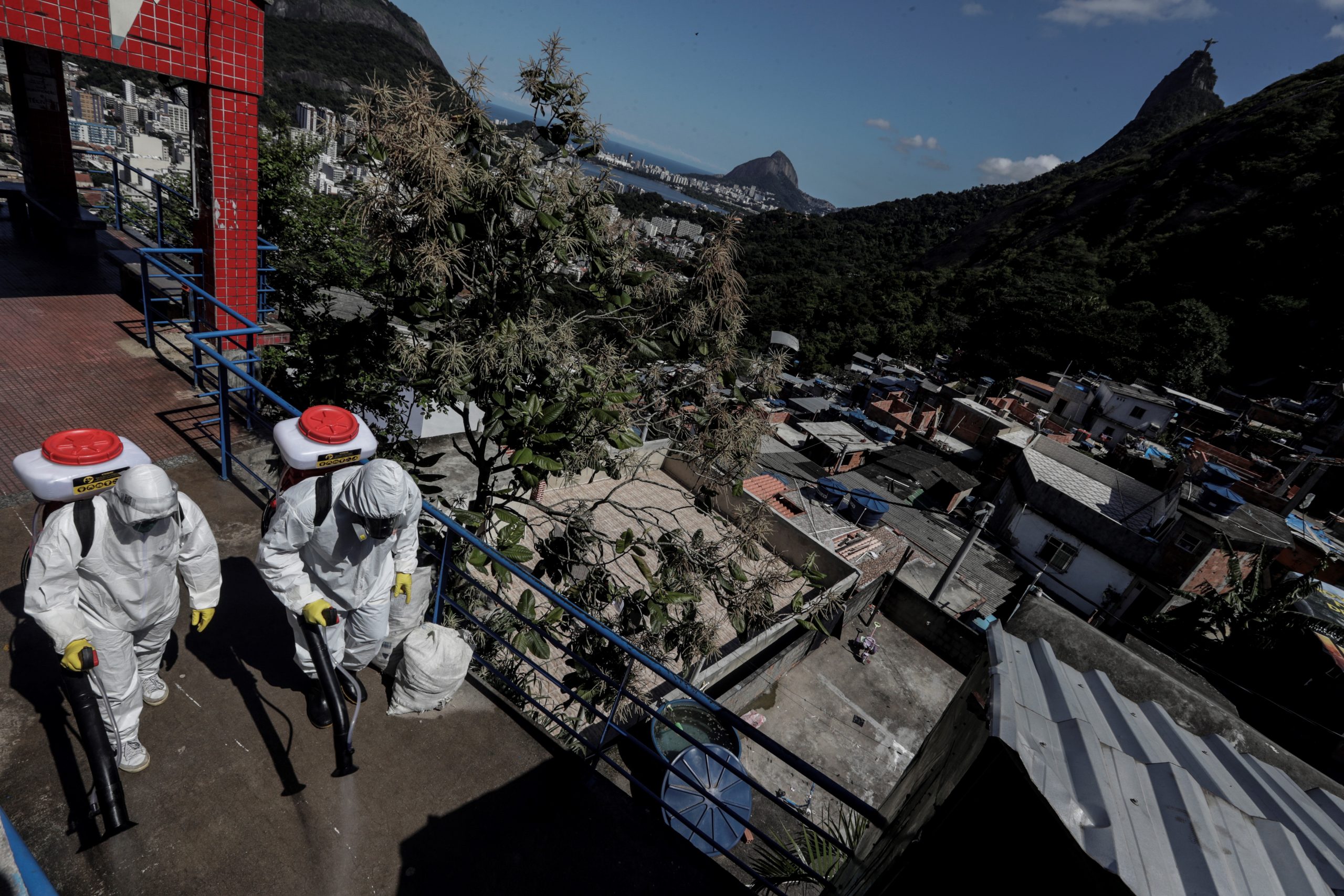 epa08361302 Residents of the Dona Marta favela, in Rio de Janeiro, Brazil 13 April 2020, work to clean up community areas to prevent the lack of sanitary conditions from facilitating the spread of the coronavirus.  EPA/Antonio Lacerda