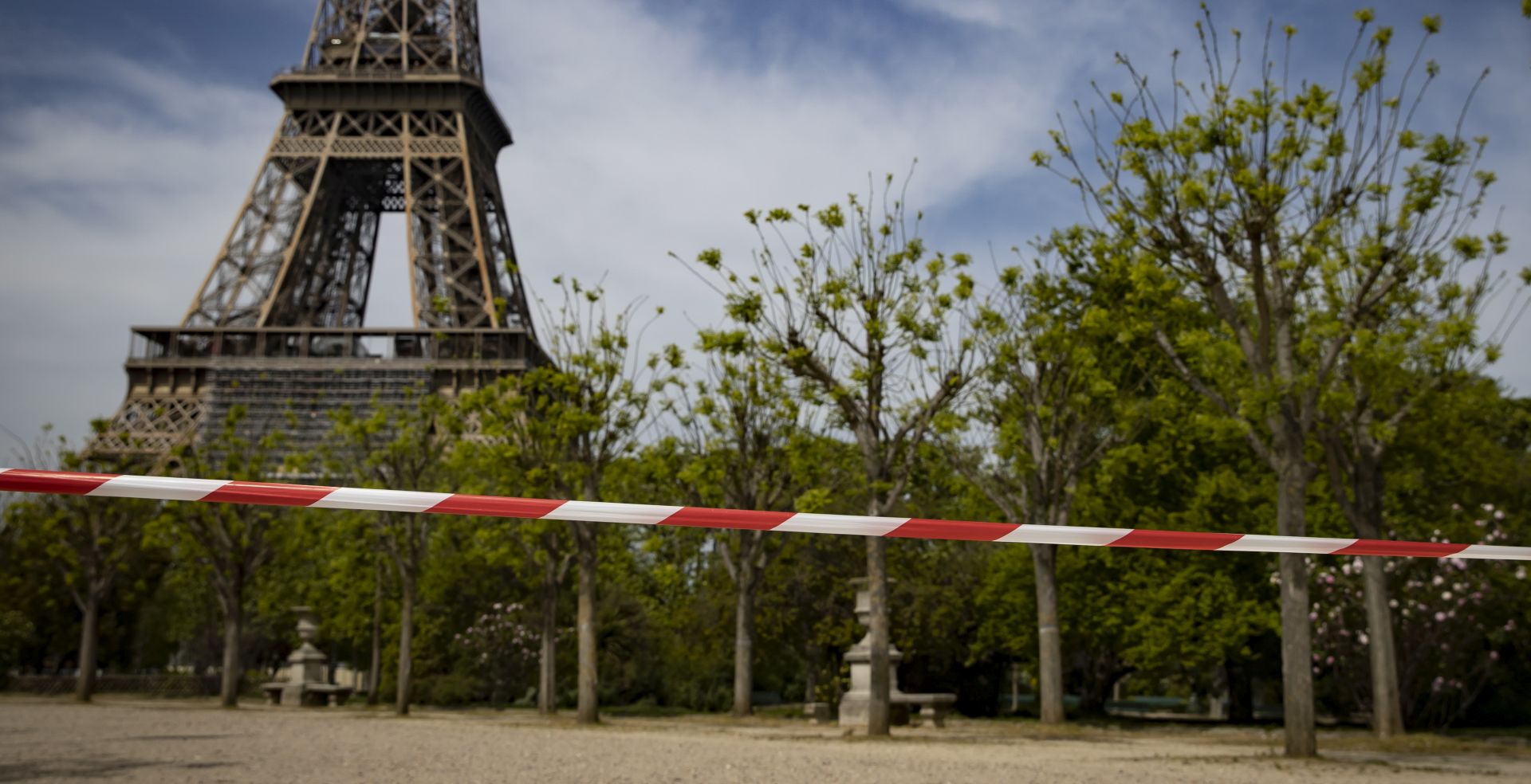 epa08375425 Police tape cordons off Champs de Mars parc near Eiffel Tower in Paris, France, 21 April 2020. France is under lockdown in an attempt to stop the widespread of the SARS-CoV-2 coronavirus causing the Covid-19 disease.  EPA/IAN LANGSDON