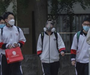 epa08386077 Students wearing face masks leave a high school in Beijing, China, 27 April 2020. Senior students in Beijing return to class for the first time after schools were closed down in January due to the outbreak of the coronavirus and COVID-19 disease.  EPA/WU HONG
