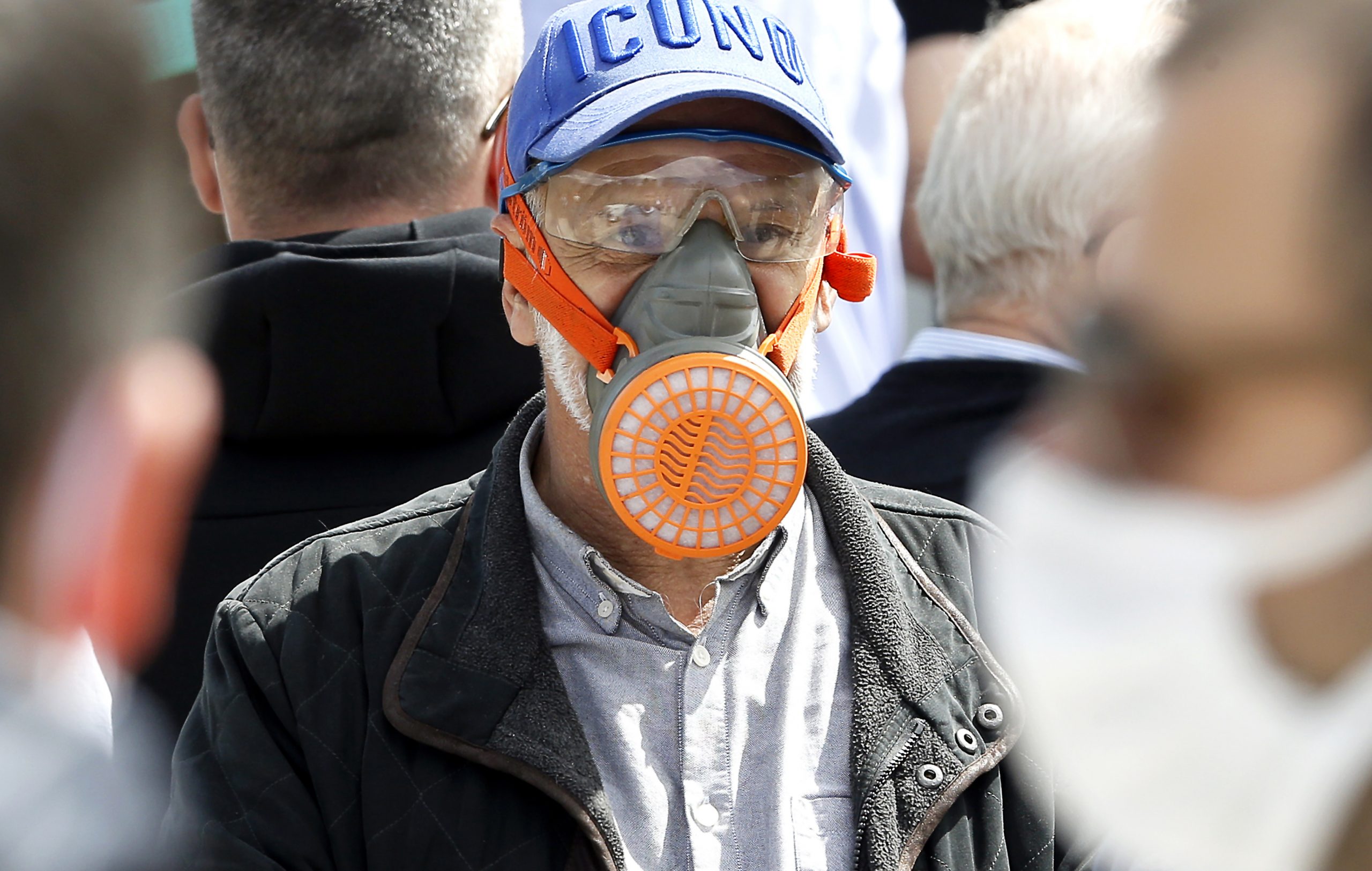 epa08393624 A Bosnian man wears a protective face mask amid the ongoing coronavirus COVID-19 pandemic in Sarajevo, Bosnia and Herzegovina, 30 April 2020. Countries around the world are taking increased measures to stem the widespread of the SARS-CoV-2 coronavirus which causes the COVID-19 disease.  EPA/FEHIM DEMIR