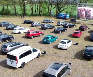 30 April 2020, Mecklenburg-Western Pomerania, Bad Doberan: Cars park in a drive-in cinema to watch the "Lion King" movie. Due to the coronavirus pandemic, normal cinemas are closed and more drive-in cinemas are opening. Photo: Bernd Wüstneck/dpa-Zentralbild/dpa