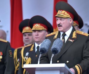 epa08411289 Belarus' President Alexander Lukashenko gives a speech during a military parade to mark the 75th anniversary of the allied victory over Nazi Germany in World War Two, in Minsk, Belarus, 09 May 2020.  EPA/SERGEI GAPON / POOL