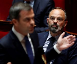 epa08416985 French Prime Minister Edouard Philippe (R) listens to the speech of French Health and Solidarity Minister Olivier during the questions to the government session at the National Assembly as France softens its strict lockdown rules during the outbreak of the coronavirus disease (COVID-19) in Paris, France, 12 May 2020.  EPA/GONZALO FUENTES / POOL  MAXPPP OUT