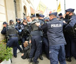 epa08426533 Police scuffles with participant of a so-called 'Entrepreneurs Strike' at the Castle Square in Warsaw, Poland, 16 May 2020. Police emphasized that the assembly was illegal and occasional attacks on officers have been answered by immediate means of coercion such as the use of tear gas and physical strength. The protesters demand a complete unfreezing of the economy after all measures taken to stem the spread of the SARS-CoV-2 coronavirus which causes the COVID-19 disease.  EPA/MARCIN OBARA POLAND OUT