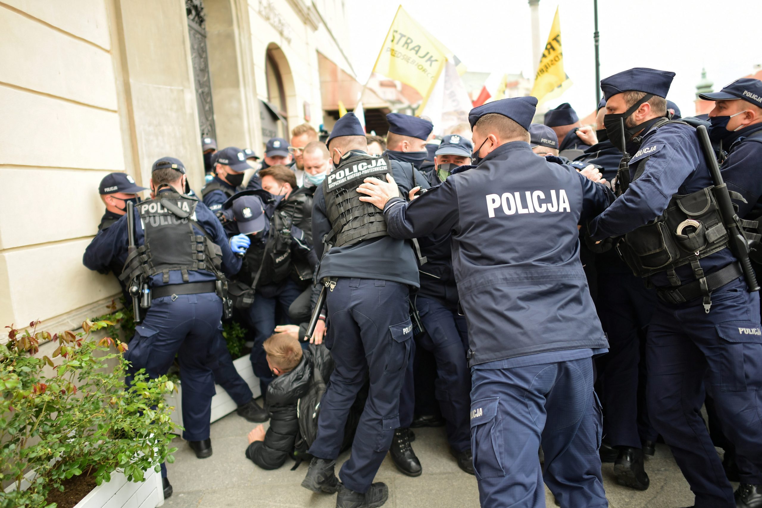 epa08426533 Police scuffles with participant of a so-called 'Entrepreneurs Strike' at the Castle Square in Warsaw, Poland, 16 May 2020. Police emphasized that the assembly was illegal and occasional attacks on officers have been answered by immediate means of coercion such as the use of tear gas and physical strength. The protesters demand a complete unfreezing of the economy after all measures taken to stem the spread of the SARS-CoV-2 coronavirus which causes the COVID-19 disease.  EPA/MARCIN OBARA POLAND OUT