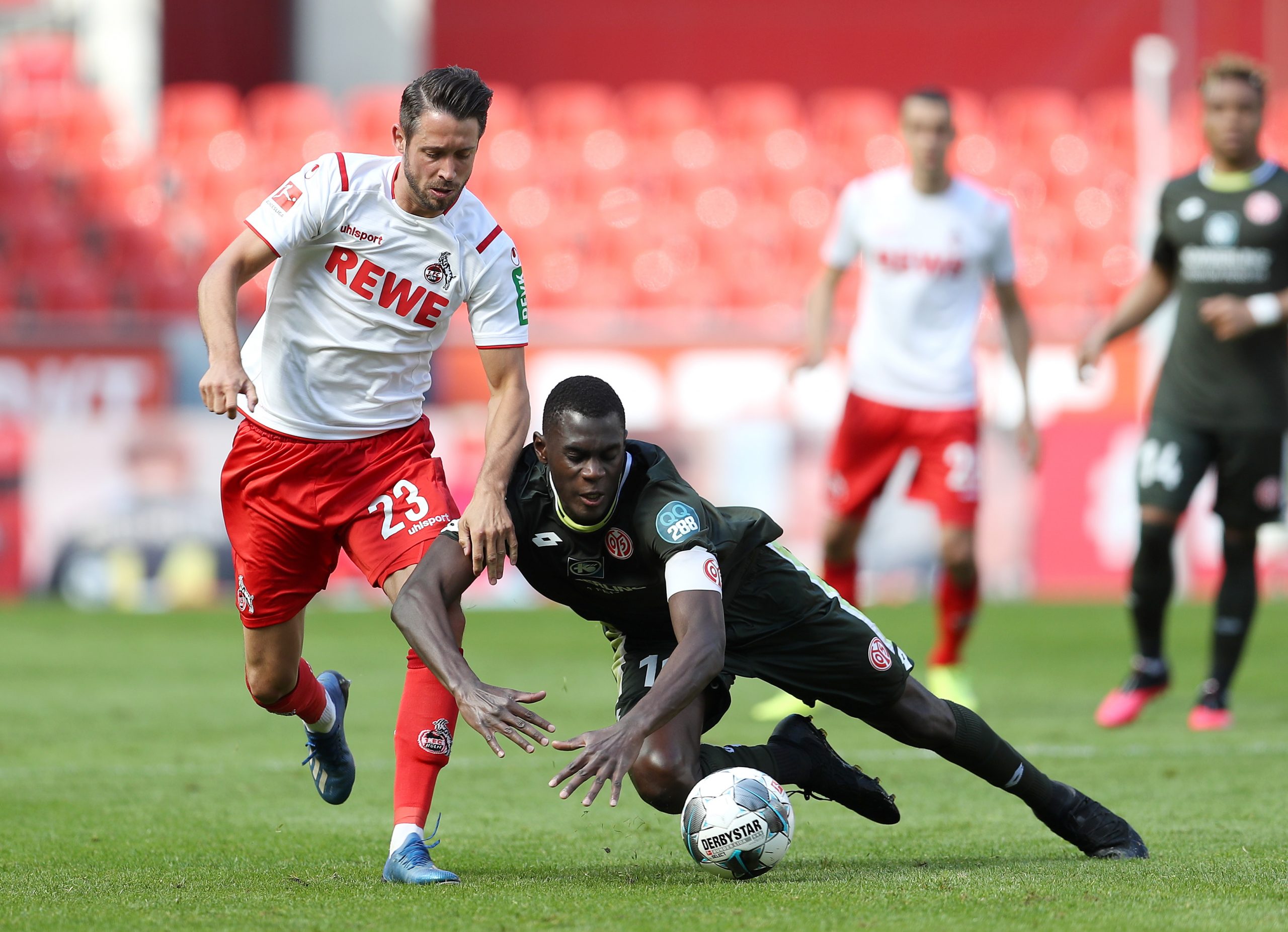 epa08428014 Mark Uth (L) of 1. FC Koeln and Moussa Niakhate of FSV Mainz 05 compete for the ball  during the German Bundesliga soccer match between 1. FC Koeln and 1. FSV Mainz 05 at RheinEnergieStadion in Cologne, Germany, 17 May 2020.  The German Bundesliga and Bundesliga Second Division are the first professional leagues to resume the season after the nationwide lockdown due to the ongoing Coronavirus (COVID-19) pandemic. All matches until the end of the season will be played behind closed doors.  EPA/LARS BARON / POOL DFL regulations prohibit any use of photographs as image sequences and/or quasi-video.