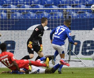epa08441272 Augsburg's Noah Saranren Bazee (2-L) scores the 2-0 lead during the German Bundesliga soccer match between FC Schalke 04 and FC Augsburg in Gelsenkirchen, Germany, 24 May 2020. The German Bundesliga becomes the world's first major soccer league to resume after a two-month suspension because of the coronavirus pandemic.  EPA/MARTIN MEISSNER / POOL DFL regulations prohibit any use of photographs as image sequences and/or quasi-video.