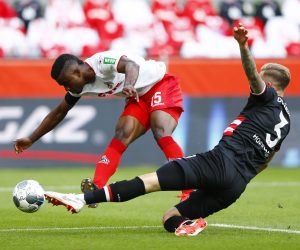 epa08441721 FC Cologne's Jhon Cordoba (L) in action with Fortuna Dusseldorf's Andre Hoffmann during the German Bundesliga soccer match between FC Cologne and Fortuna Dusseldorf in Cologne, Germany, 24 May 2020, as play resumes behind closed doors following the outbreak of the coronavirus disease (COVID-19).  EPA/THILO SCHMUELGEN / POOL DFL regulations prohibit any use of photographs as image sequences and/or quasi-video.