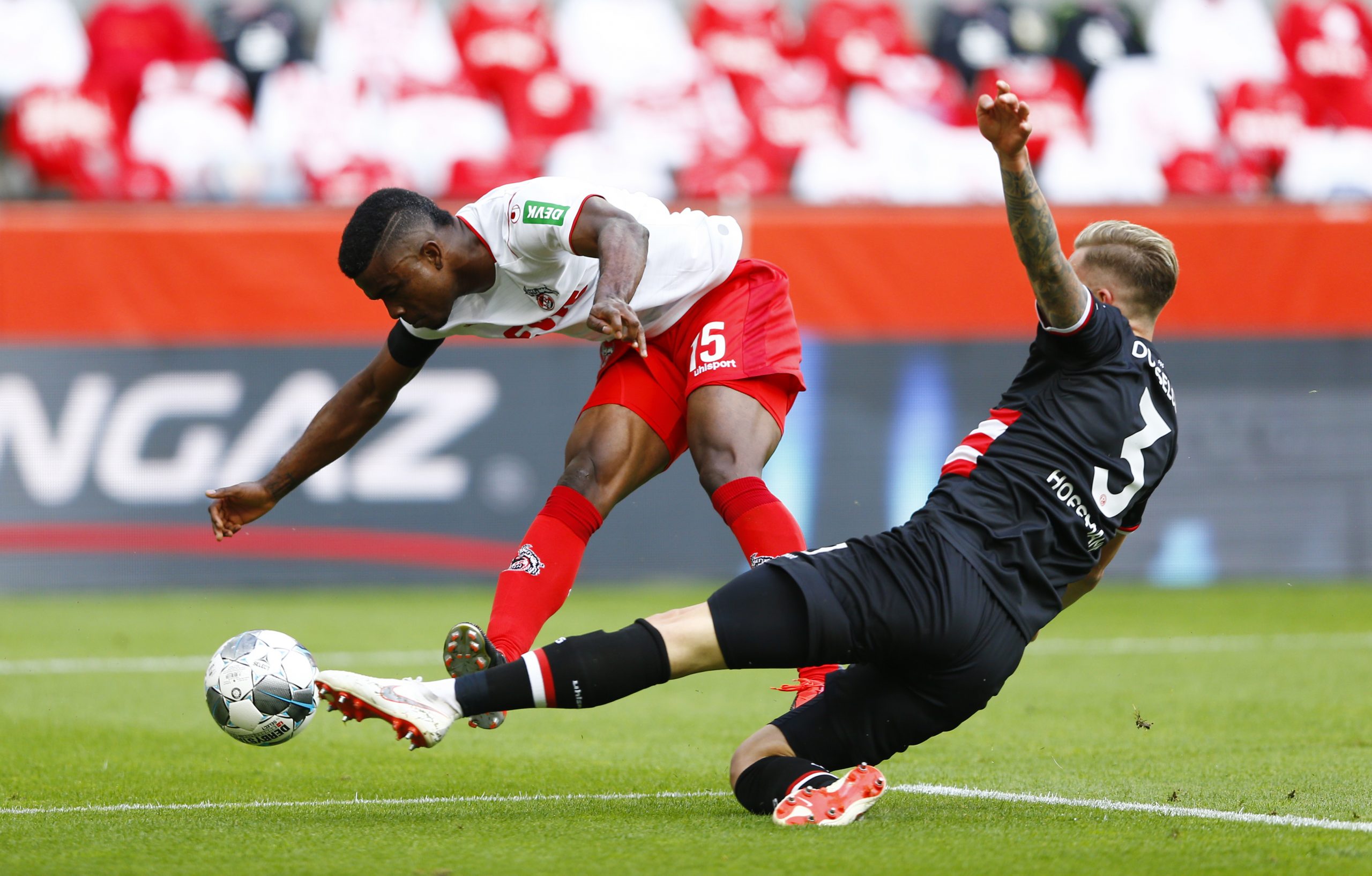 epa08441721 FC Cologne's Jhon Cordoba (L) in action with Fortuna Dusseldorf's Andre Hoffmann during the German Bundesliga soccer match between FC Cologne and Fortuna Dusseldorf in Cologne, Germany, 24 May 2020, as play resumes behind closed doors following the outbreak of the coronavirus disease (COVID-19).  EPA/THILO SCHMUELGEN / POOL DFL regulations prohibit any use of photographs as image sequences and/or quasi-video.