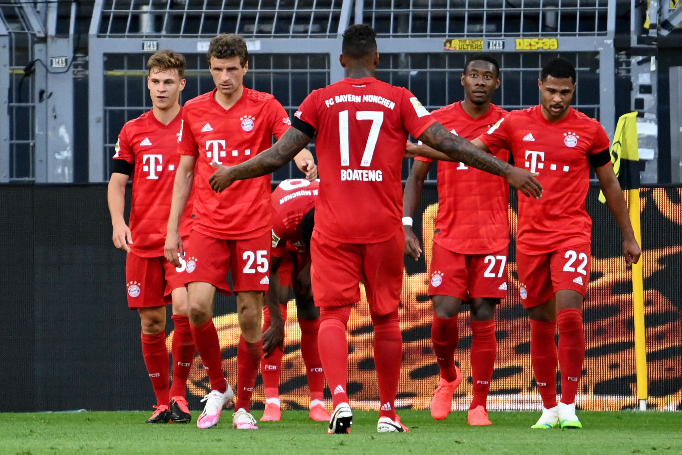 26 May 2020, Dortmund: Munich's Joshua Kimmich (L) celebrates scoring his side's first goal with teammates during the German Bundesliga soccer match between Borussia Dortmund and FC Bayern Munich at Signal Iduna Park. Photo: /dpa - IMPORTANT NOTICE: DFL and DFB regulations prohibit any use of photographs as image sequences and/or quasi-video.