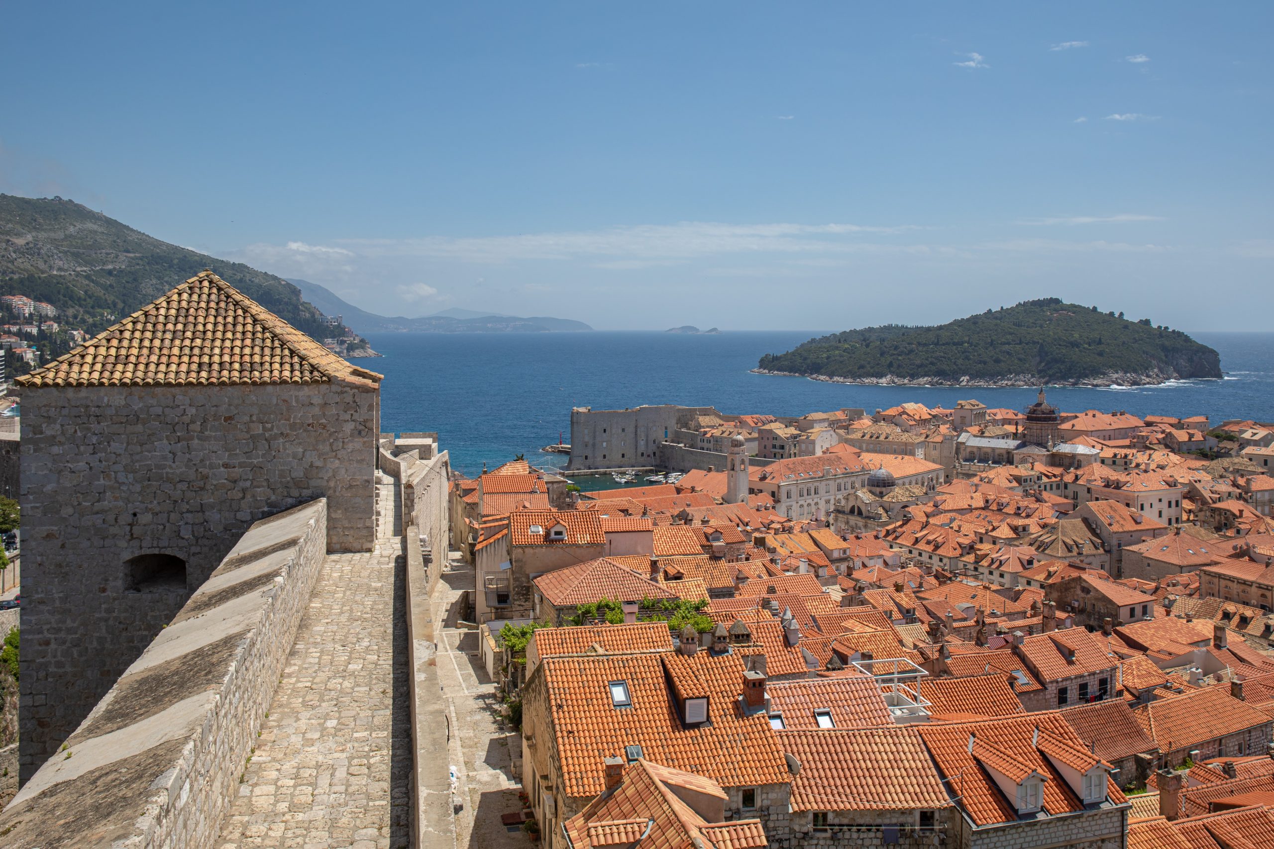 12.05.2020., Stara gradska jezgra, Dubrovnik - Dubrovacke zidine otvorene za posjetitelje. Kontroverzna je odluka DPDa o poskupljenju ulaznica na 200 kuna.
Photo: Grgo Jelavic/PIXSELL