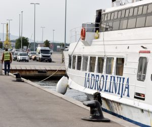 18.05.2020., Sibenik - Odlukom stozera Civile zastite od danas se ukidaju mjere ogranicenja za javni prijevoz u linijskom obalnom pomorskom prometu.
Photo: Hrvoje Jelavic/PIXSELL