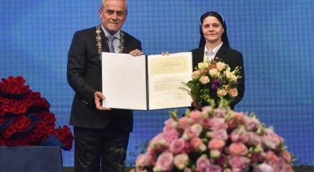 Ravnateljica Caritasa Jelena Lončar dobitnica Nagrade Grada Zagreba za djelovanje na području socijalne skrbi i humanitarno djelovanje
